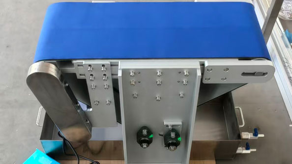 过水清洁海绵皮带机